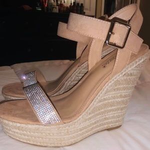 Shoe Dazzle Wedges✨